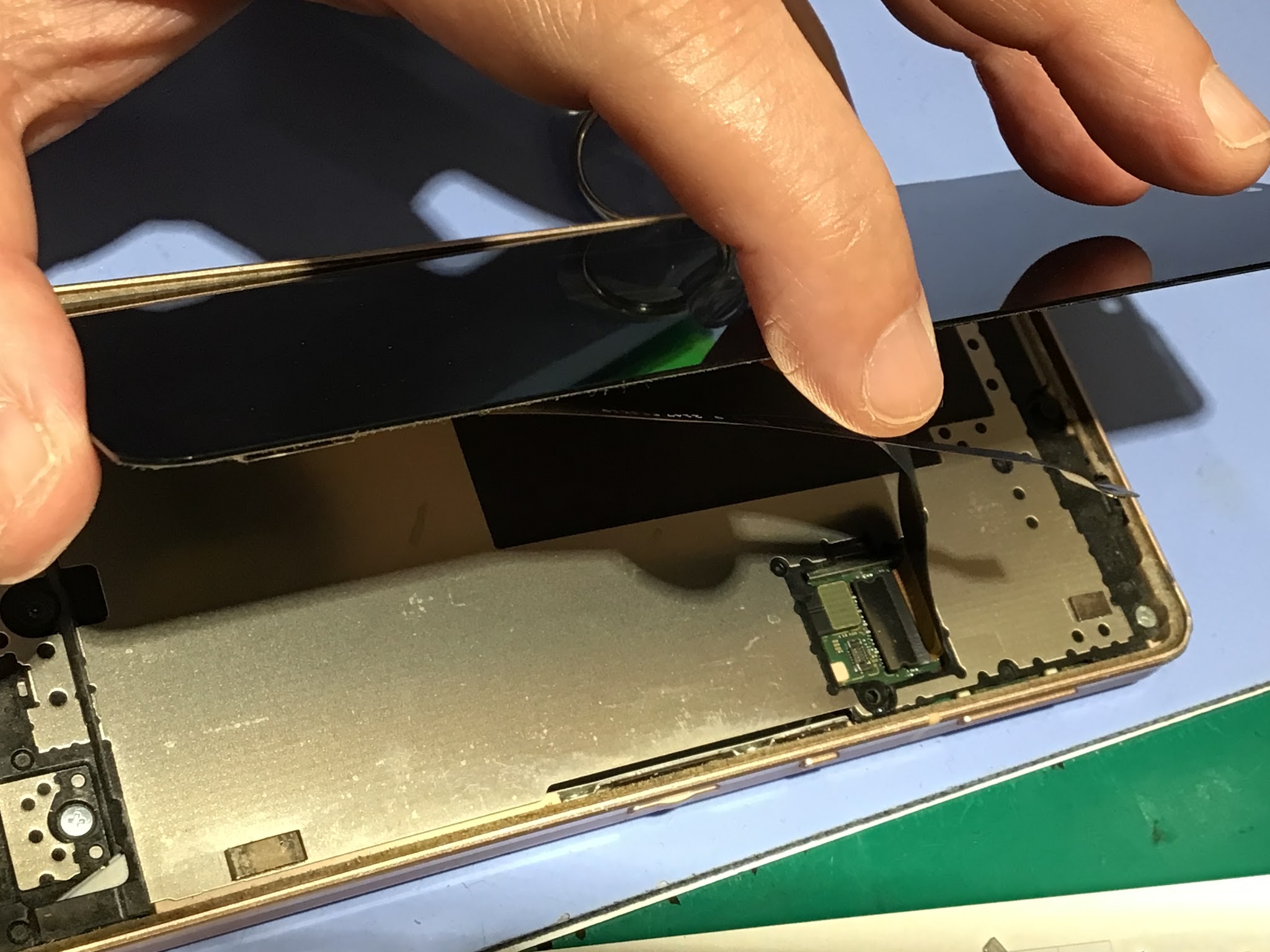 スマホ修理行なっています！グランデュオ蒲田西館4Fのスマホ修理工房、ぜひご利用ください！